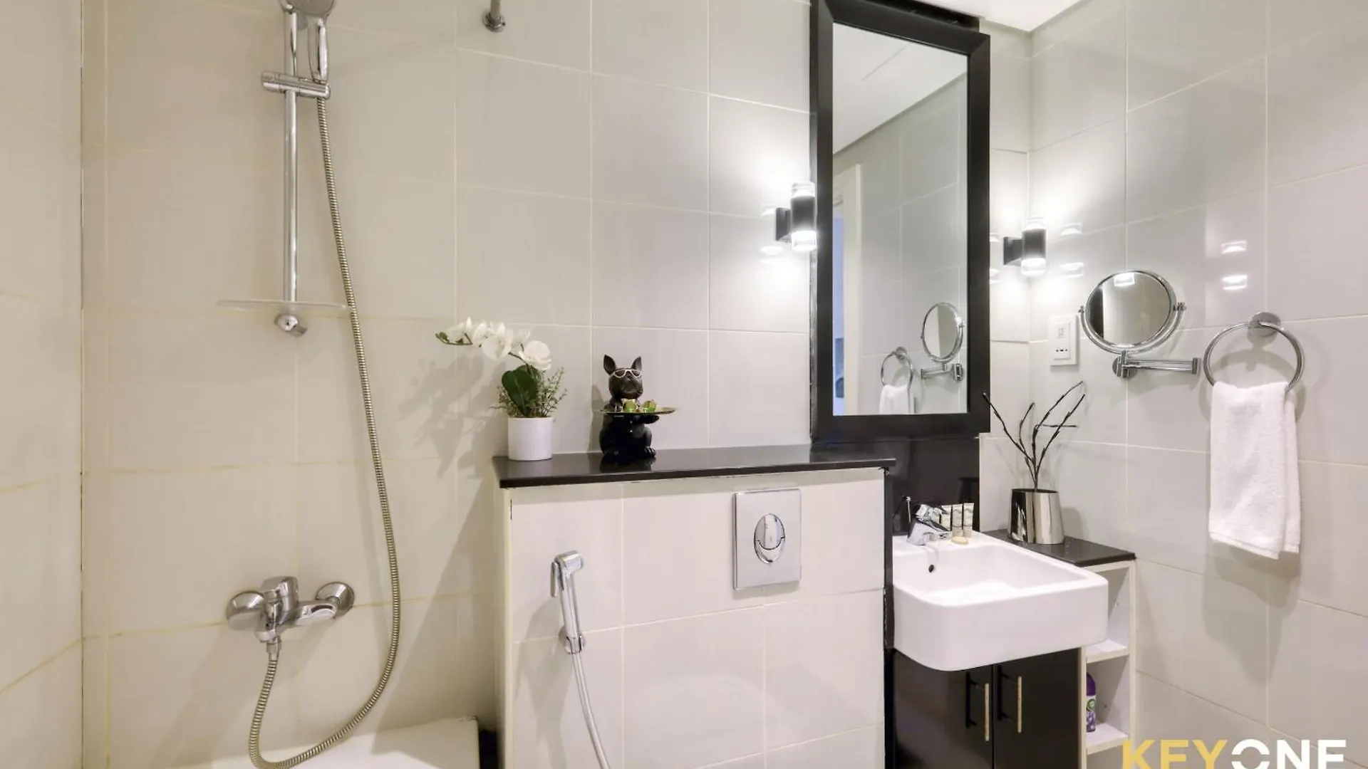 The Cosmopolitan Serene Living In A One Bedroom Dubai Apartment