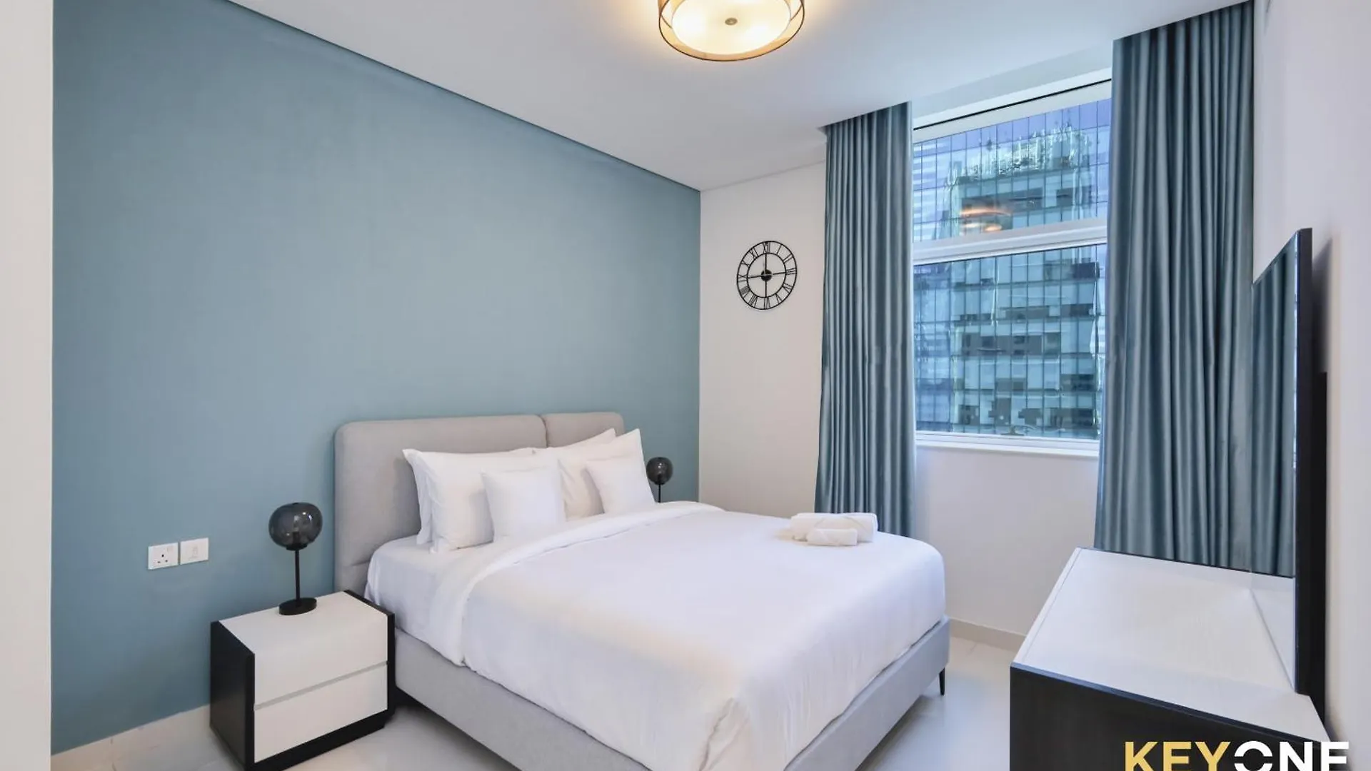 The Cosmopolitan Serene Living In A One Bedroom Dubai Apartment